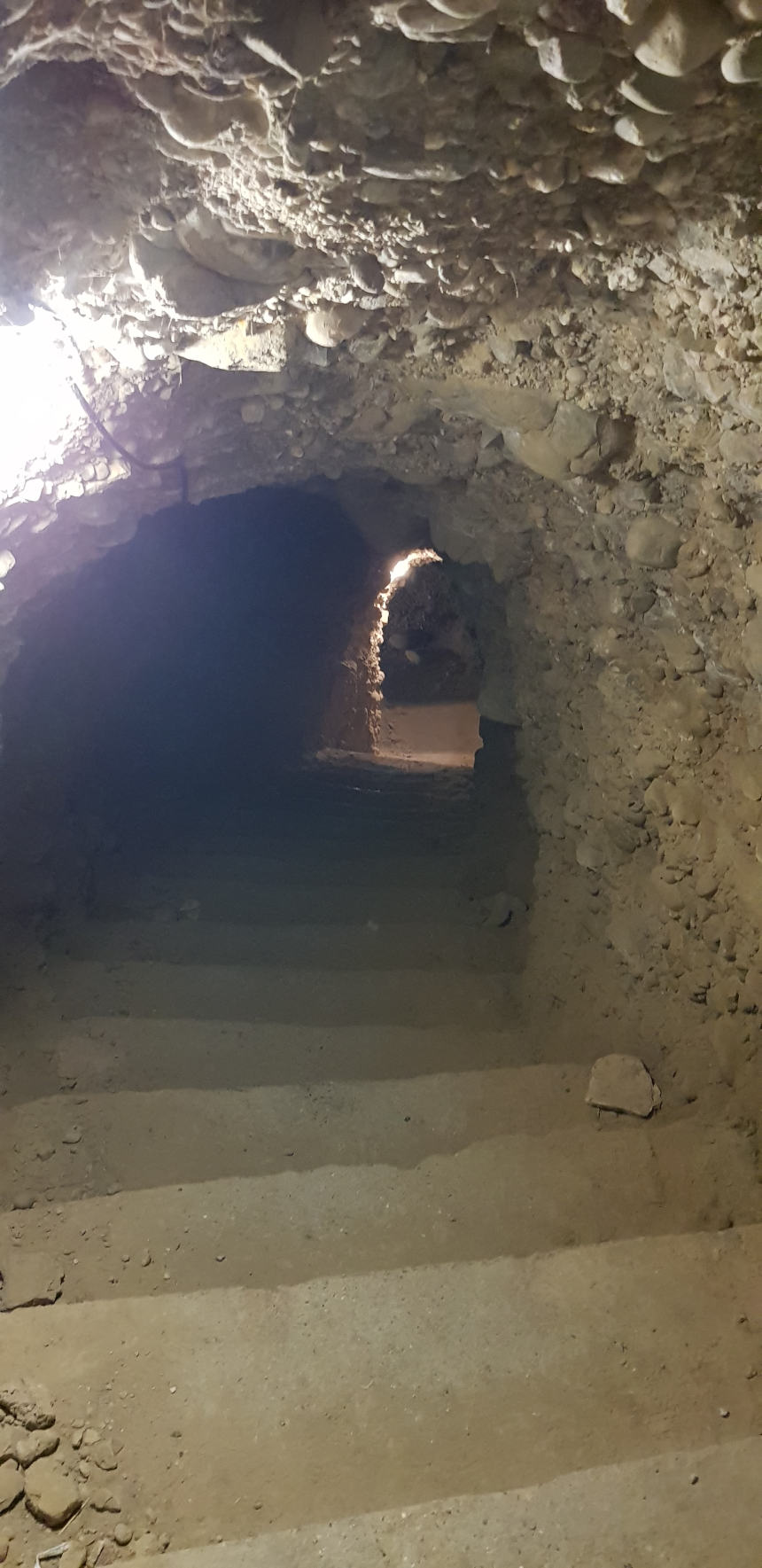 Der War Tunnel auf Agia Galini sind etwas versteckt, aber dennoch ein Besuch wert
