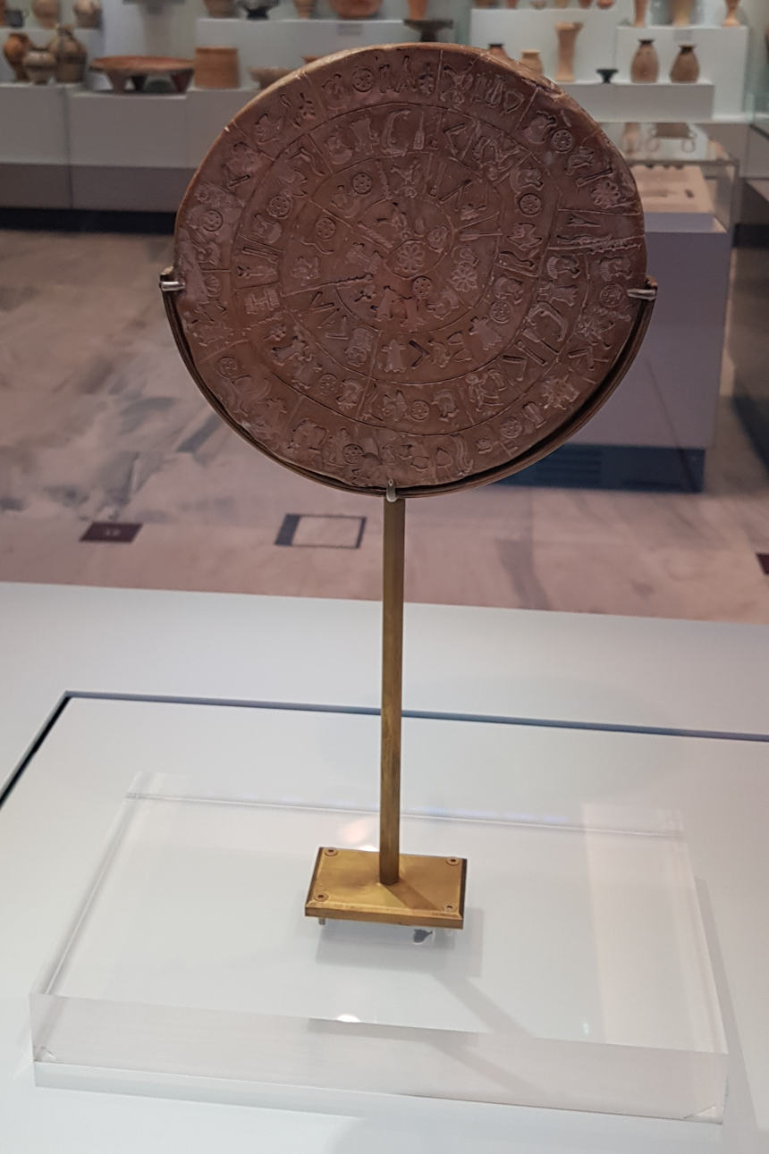 Der Diskos von Phaistos im archäologischen Museum in Iraklion