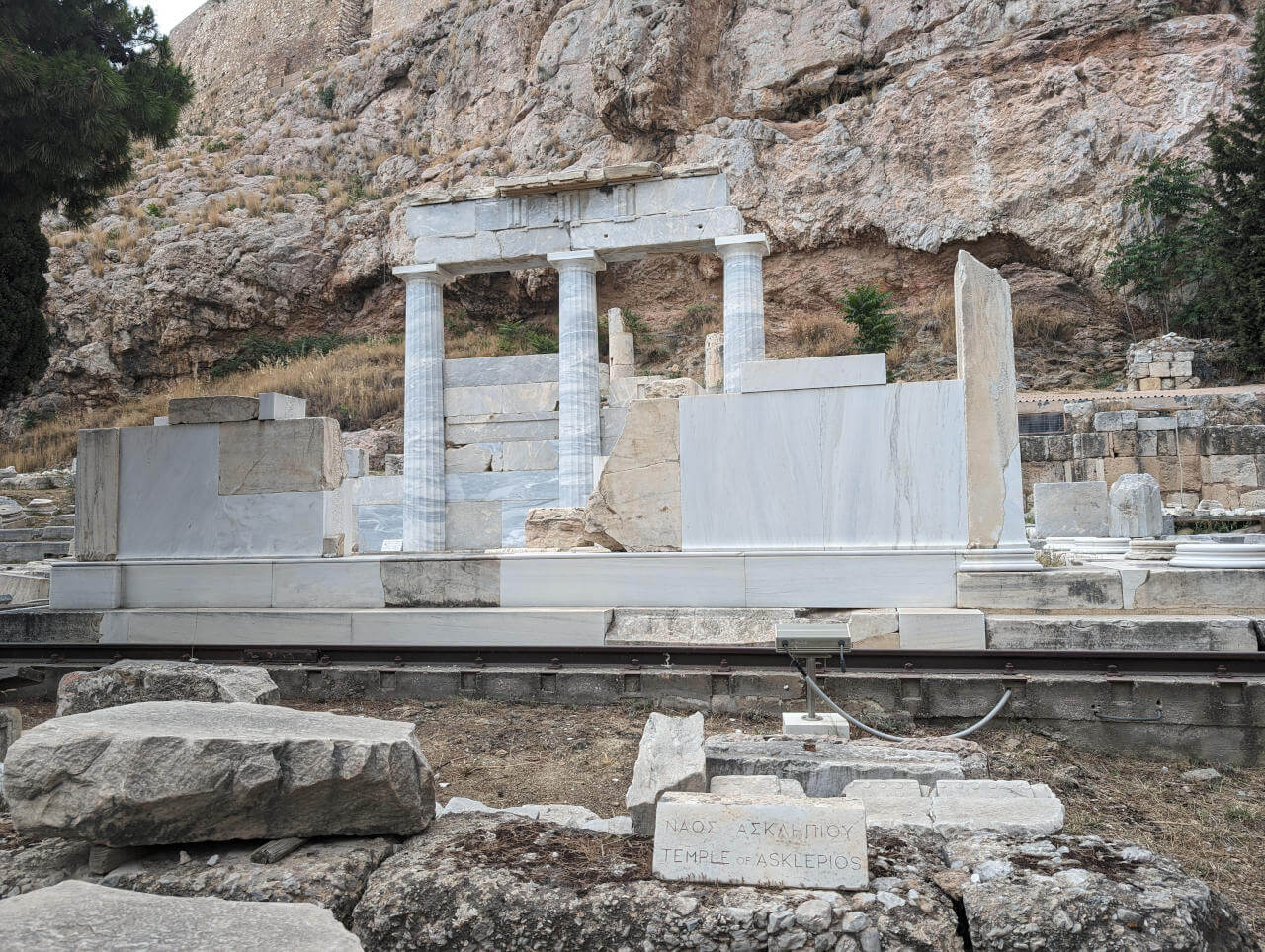 Tempel des Asklepios zu den Füßen der Akropolis in Athen