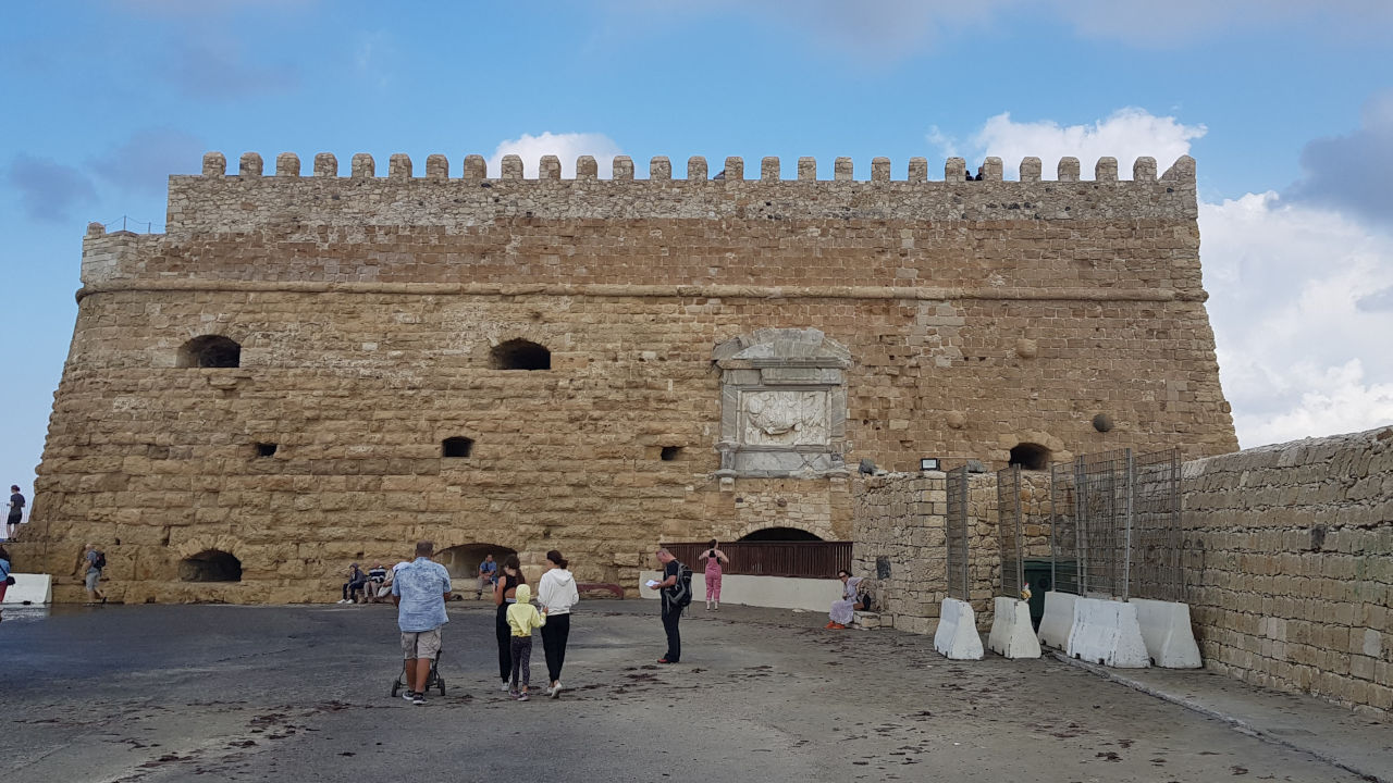 Das Hafenkastell Rocca al Mare, Festung des Meeres, (Kastell Koules) ist einer der Hinterlassenschaften der Venezianer