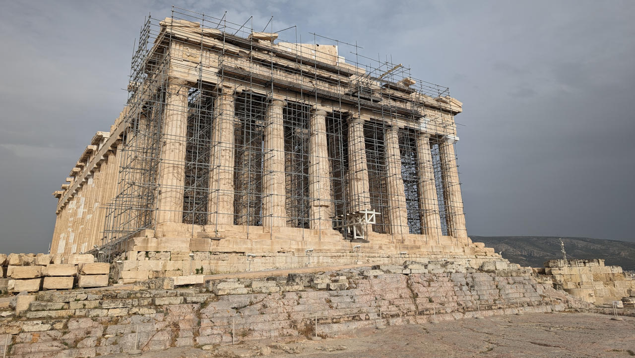 Das Dionysostheater liegt zu den Füßen der Akropolis