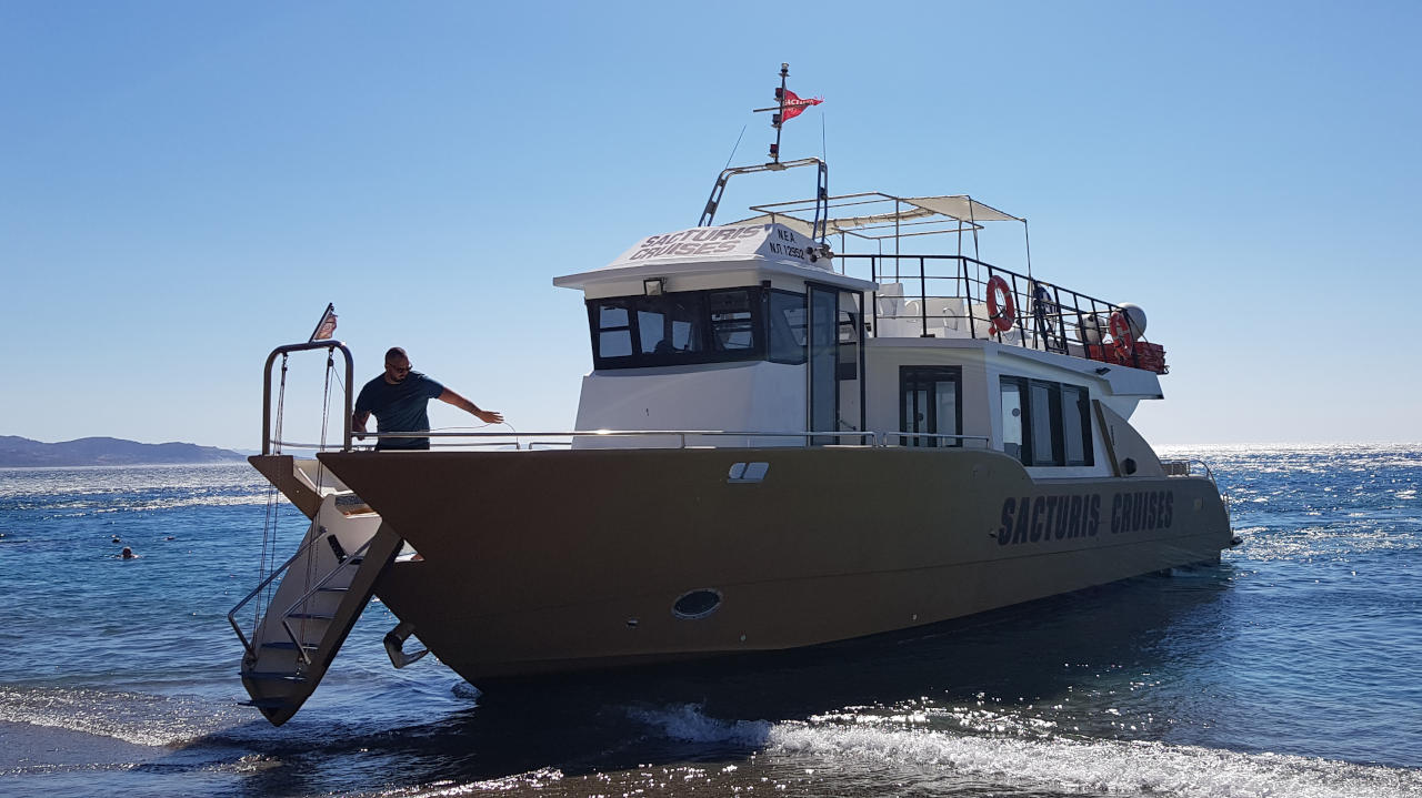 Sacturis Cruises ist eines der Ausflugsboote die Touristen von Agia Galini zum Preveli Beach bringen