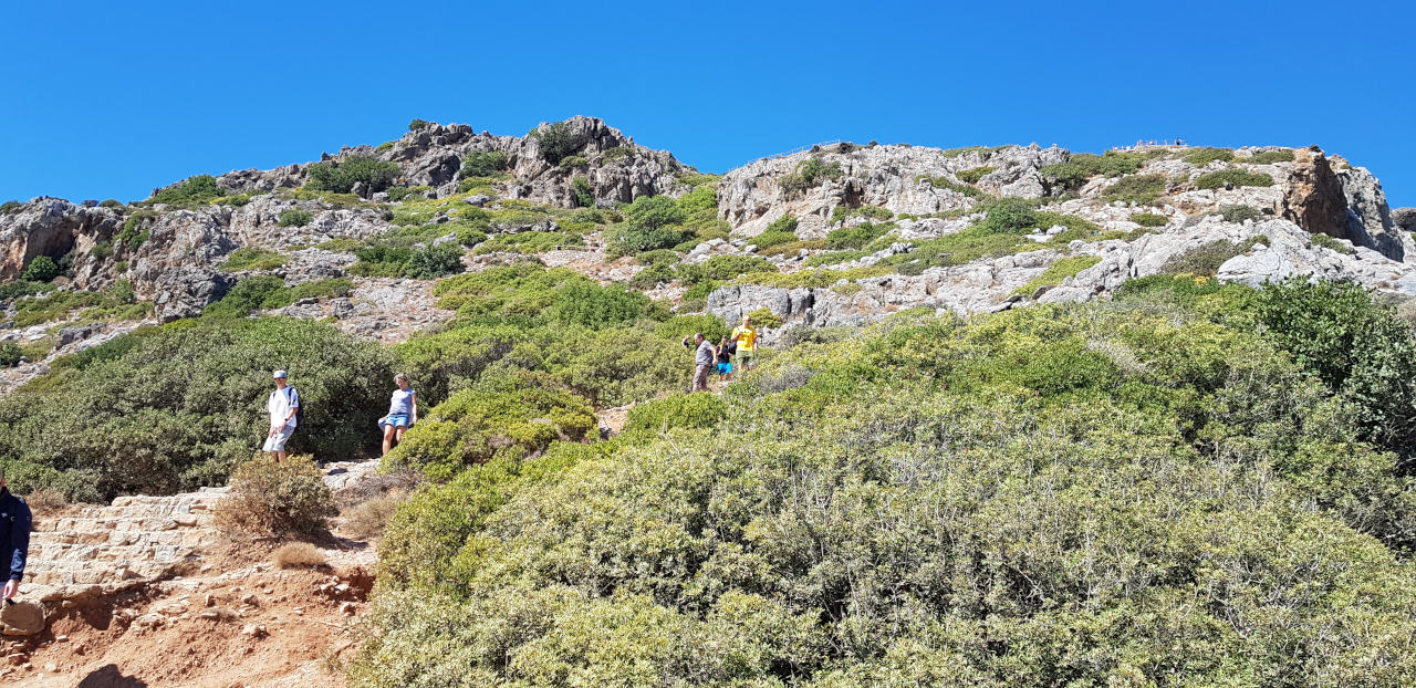 Wer mit dem Auto zum Preveli Beach kommt, hat erst einen kleinen Fußmarsch vor sich
