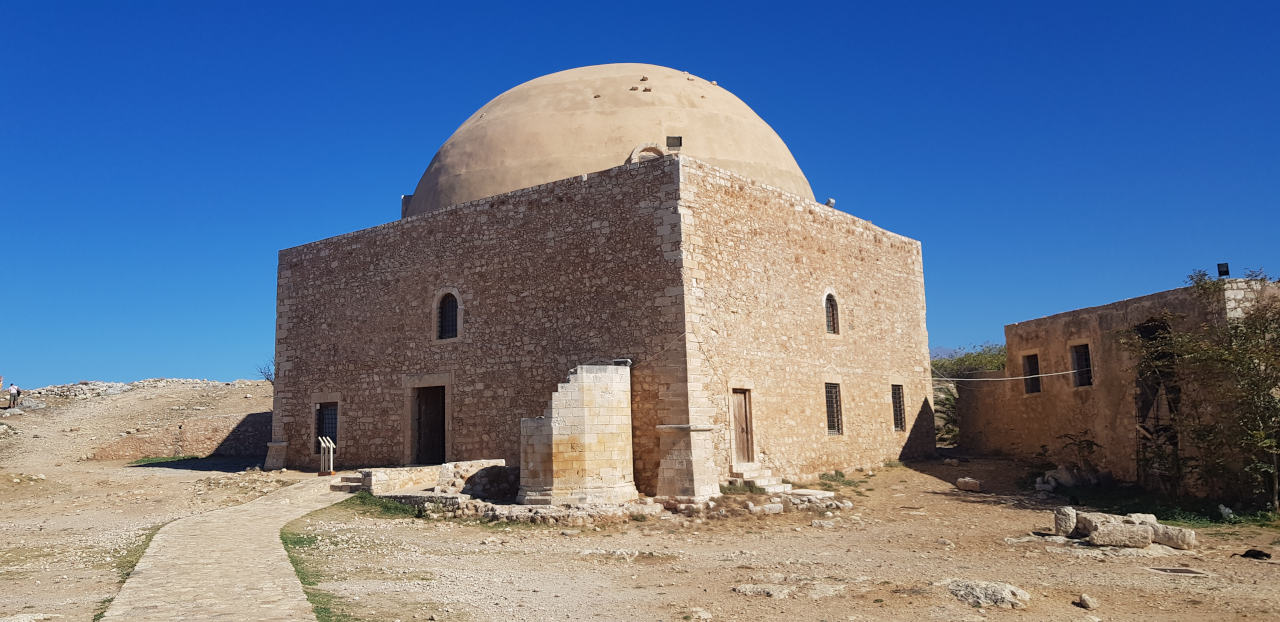 Die Sultan-Ibrahim-Moschee innerhalb der Fortezza